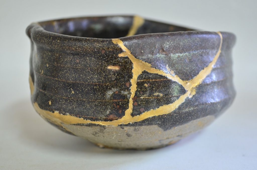 kintsugi-bowls
